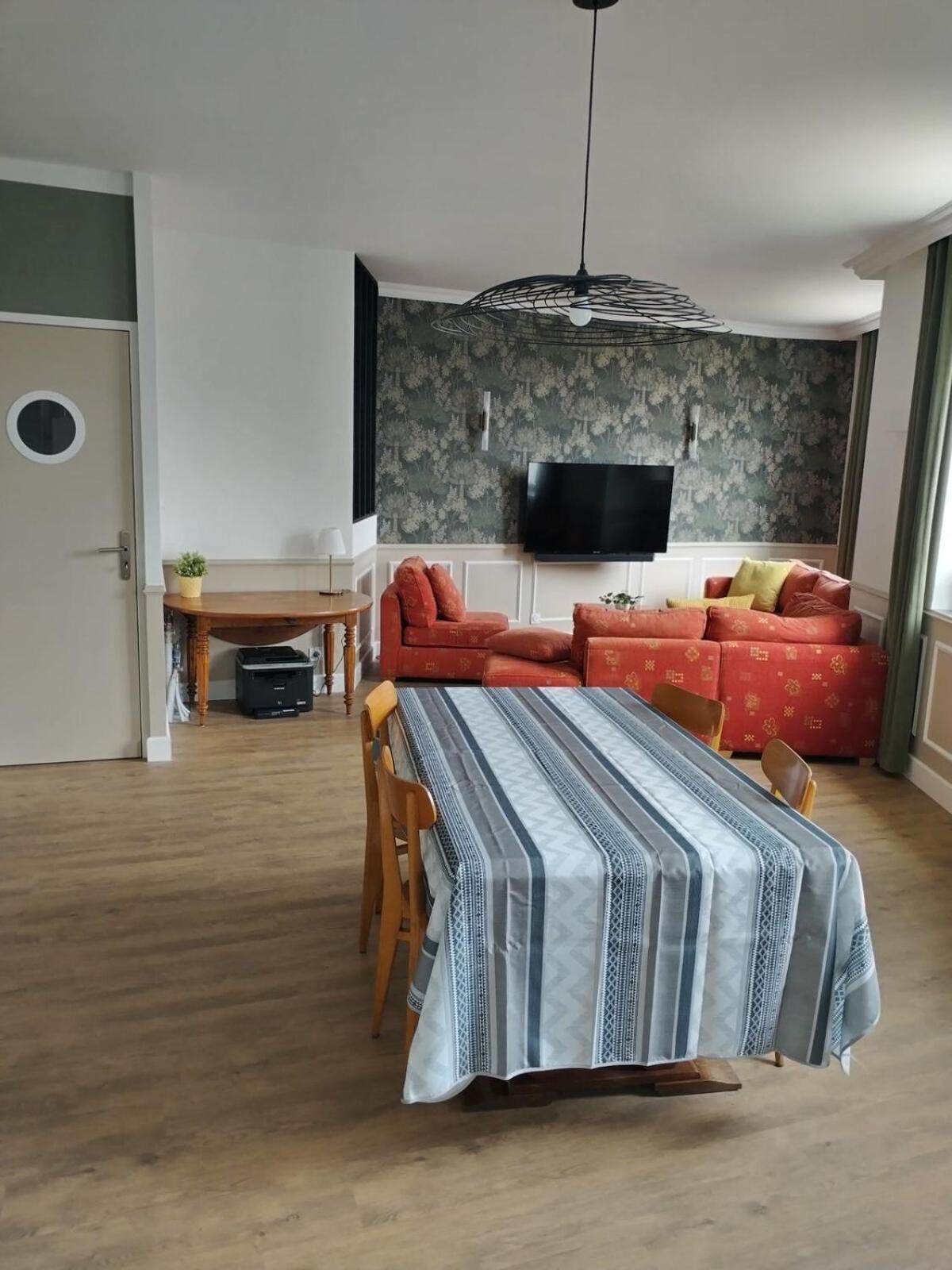 Le Familia Apartment Guer Exterior foto